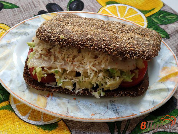 фото рецепта: Сандвич с беконом и авокадо