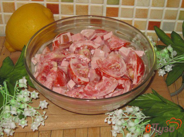 фото рецепта: Салат из помидоров с вареной колбасой