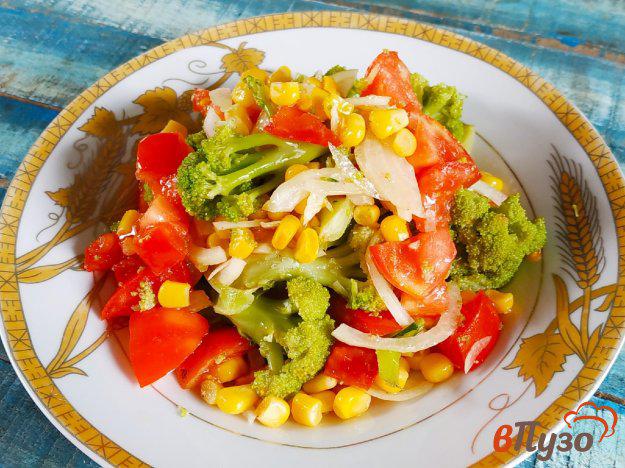фото рецепта: Салат с брокколи и кукурузой
