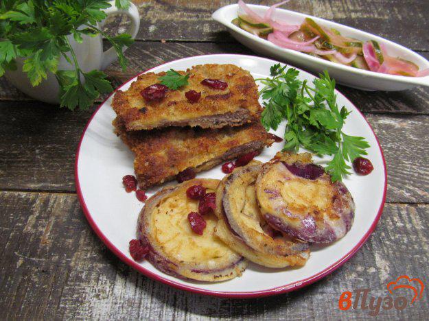 фото рецепта: Шницель из телятины с луковыми пирожками