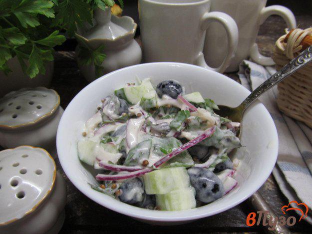 фото рецепта: Огуречный салат с виноградом