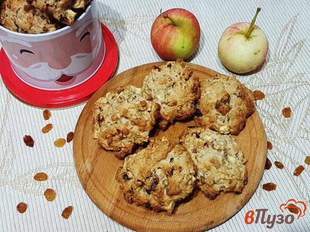фото рецепта: Овсяное печенье с яблоками и изюмом