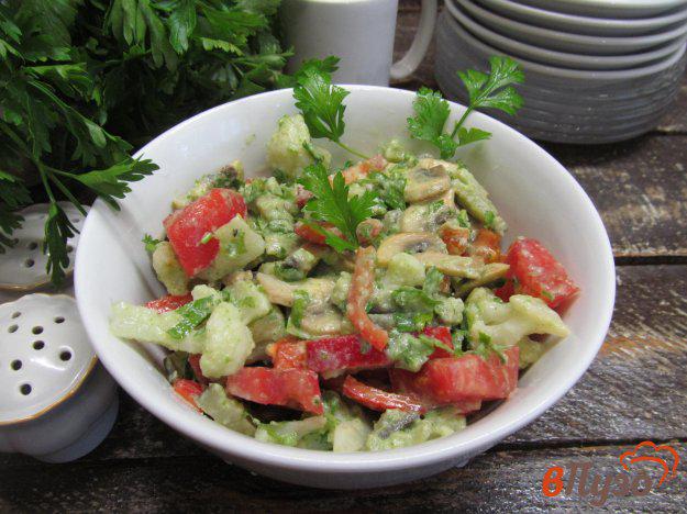 фото рецепта: Салат из баклажана с цветной капустой и шампиньоном