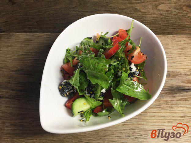 фото рецепта: Салат из овощей с фетой в черном кунжуте