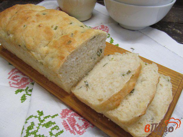 фото рецепта: Хлеб с сельдереем и чесноком