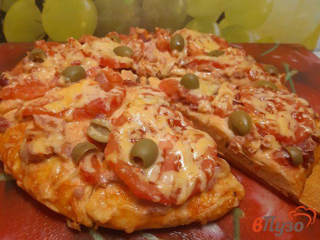 фото рецепта: Пицца с колбасками и оливками