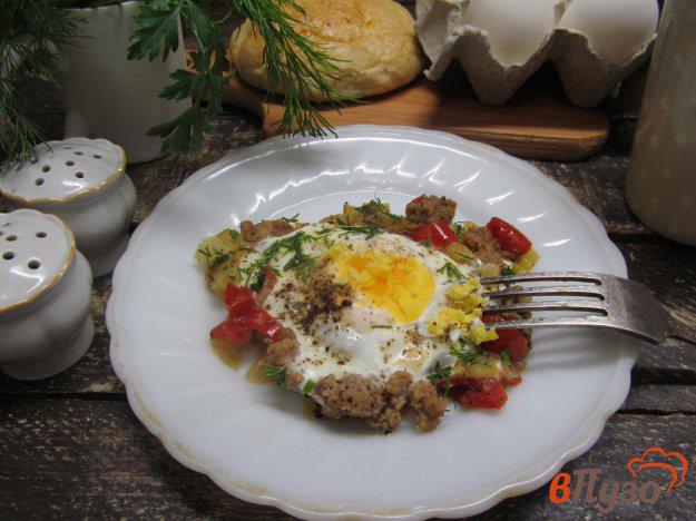 фото рецепта: Жареный фарш с овощами и яйцом
