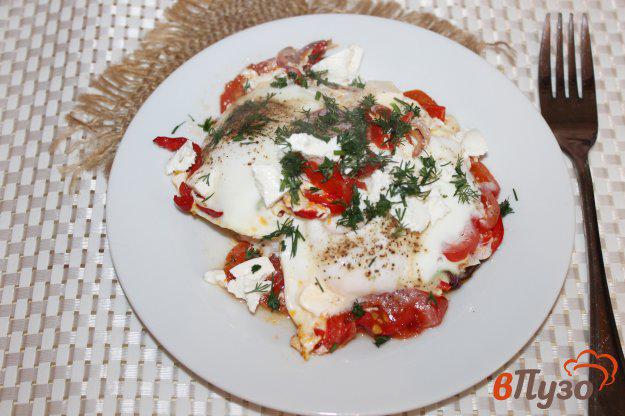 фото рецепта: Яичница с овощами и сыром на завтрак