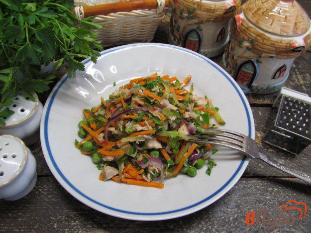 фото рецепта: Салат с мясом и соленым огурцом «Обжора»