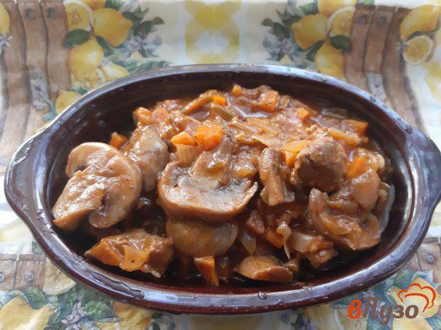 фото рецепта: Свинина с грибами в сливовом соусе