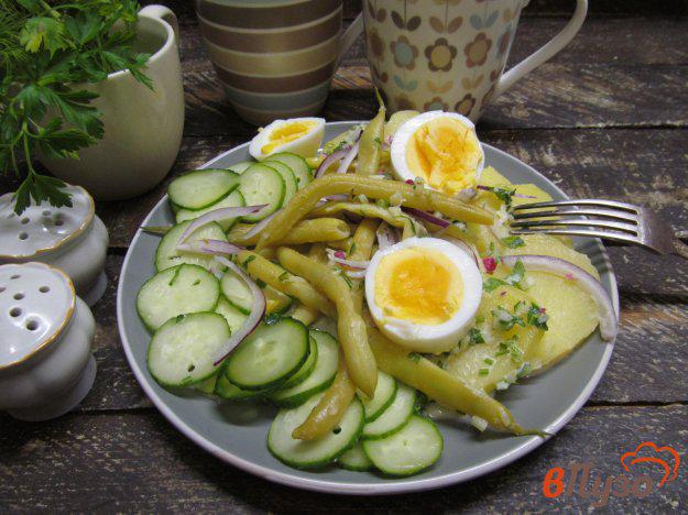 фото рецепта: Картофельный салат с фасолью и огурцом