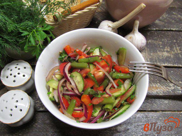 фото рецепта: Салат из замороженной стручковой фасоли и свежих овощей