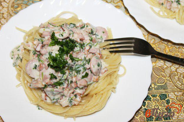 фото рецепта: Спагетти с колбасками и беконом