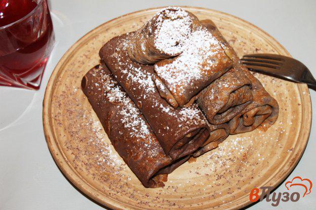 фото рецепта: Шоколадные блины с вареной сгущенкой и бананом