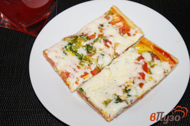 фото рецепта: Пицца с колбасой, перцем и помидорами в яичной заливке