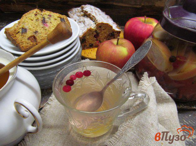 фото рецепта: Яблочный чай с кардамоном и клюквой