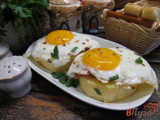 фото рецепта: Бутерброды из поленты с яйцом и бужениной