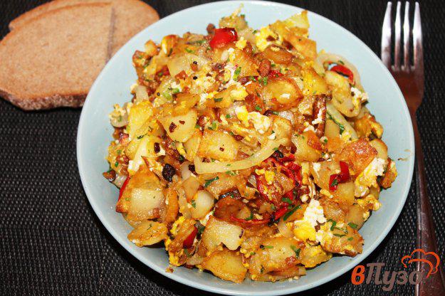 фото рецепта: Жареный картофель с перцем и яйцом