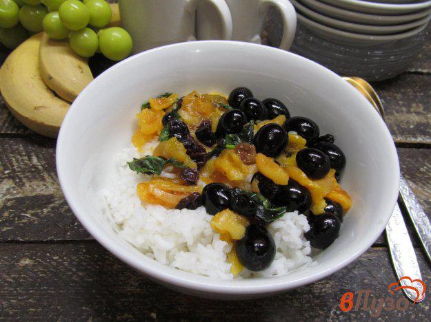 фото рецепта: Рис с сухофруктами виноградом и мятой