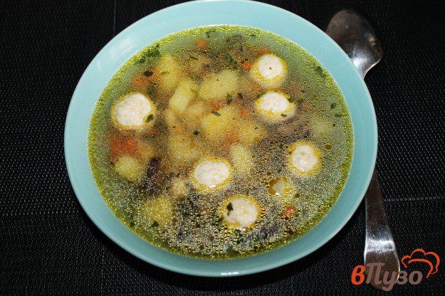 фото рецепта: Суп с куриными фрикадельками и маслятами