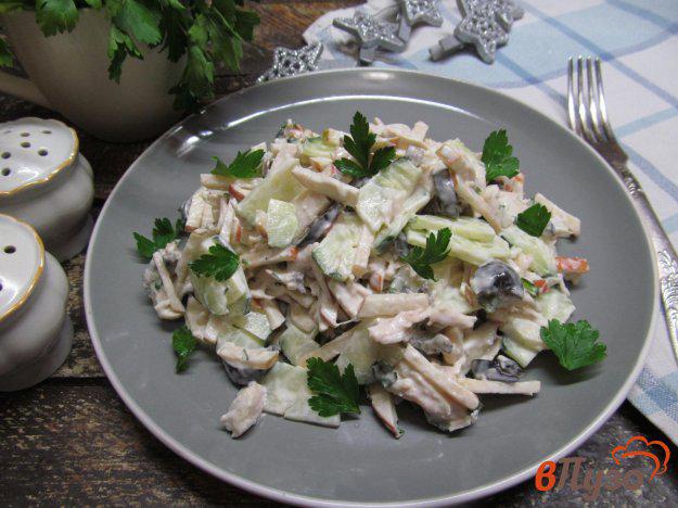 фото рецепта: Салат из индейки с яблоком и оливками