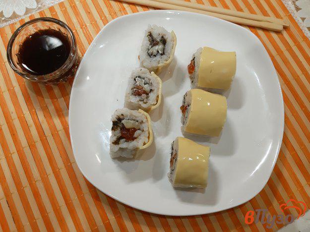 фото рецепта: Роллы с сыром и красной икрой