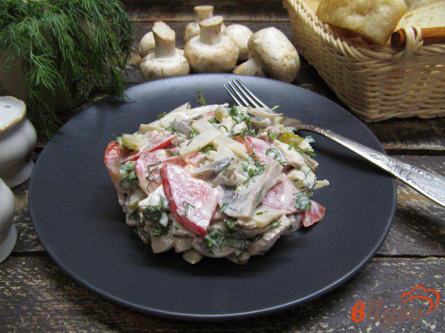 фото рецепта: Салат грибной с курицей и сыром