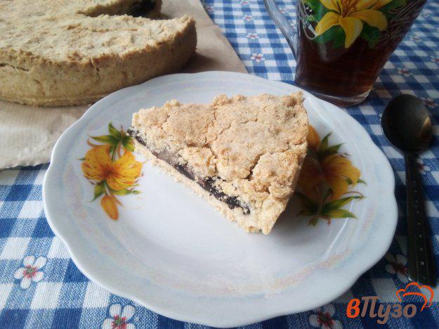 фото рецепта: Песочный пирог с бананом и шоколадной начинкой