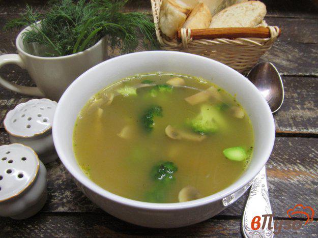 фото рецепта: Куриный суп с брокколи фасолью и шампиньонами