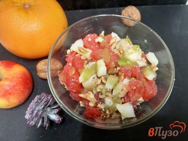 фото рецепта: Салат фруктовый с заправкой из авокадо