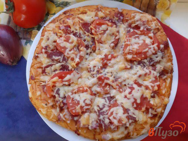 фото рецепта: Пицца с колбасками и помидорами