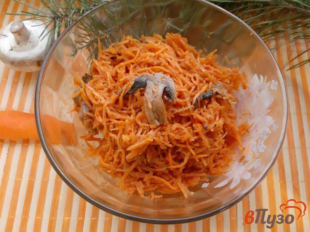 фото рецепта: Морковь по-корейски с шампиньонами