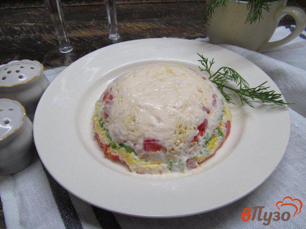 фото рецепта: Слоеный мясной салат из помидора с сыром