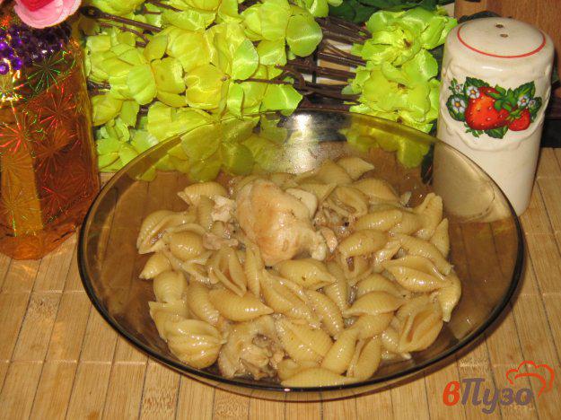 фото рецепта: Макароны Ракушки с курицей на сковороде