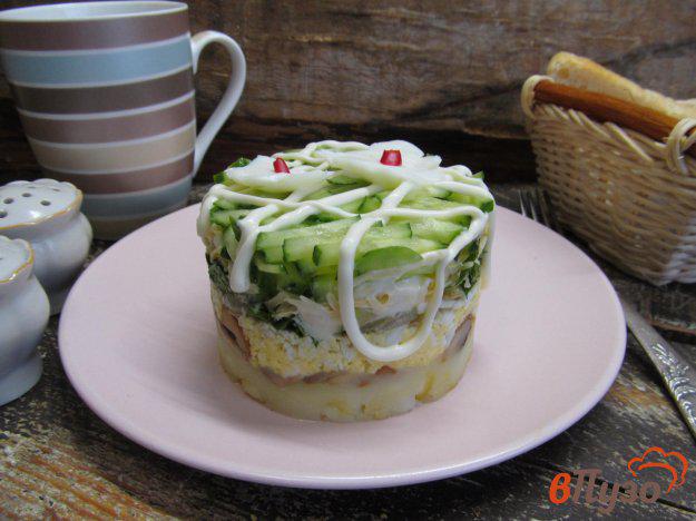 фото рецепта: Слоеный салат из огурца картофеля и жареного шампиньона