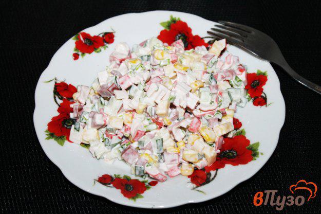 фото рецепта: Салат из крабовых палочек с колбасой