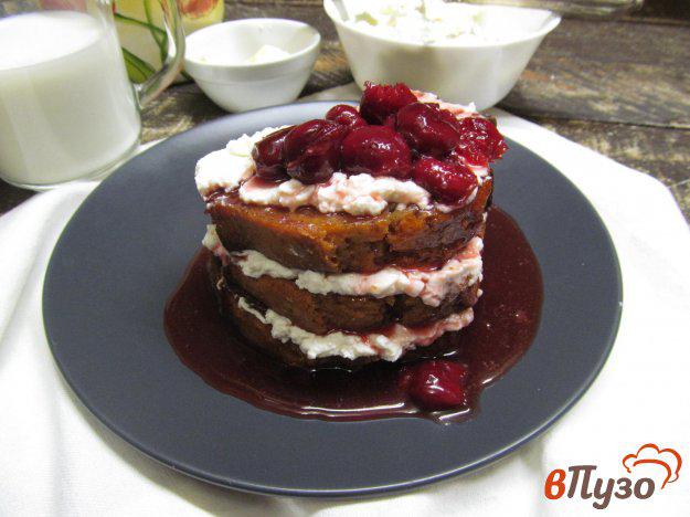фото рецепта: Десерт из творожной массы с вишневым соусом