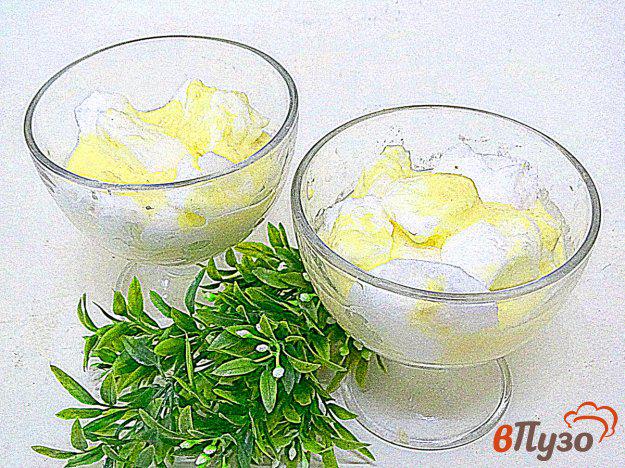 фото рецепта: Десерт *Снежки* в ванильном соусе