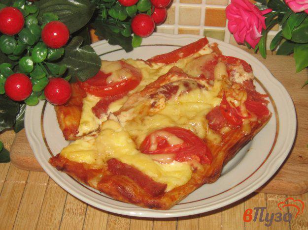 фото рецепта: Тонкая пицца с сыром и помидорами