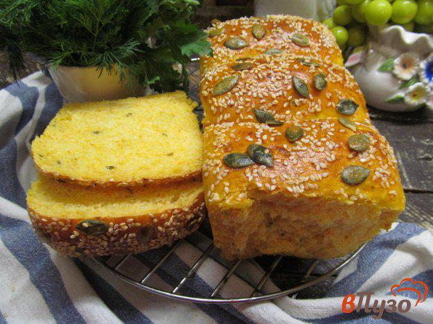 фото рецепта: Хлеб с тыквой и листьями тимьяна