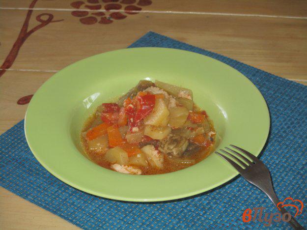 фото рецепта: Рагу из куриной грудки с баклажанами и помидорами