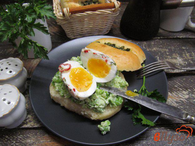 фото рецепта: Зеленый горошек с яйцом пашот