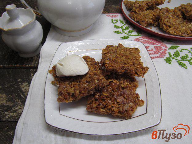 фото рецепта: Овсяное печенье с орехами