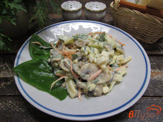 фото рецепта: Салат с жареными грибами яйцом и овощами