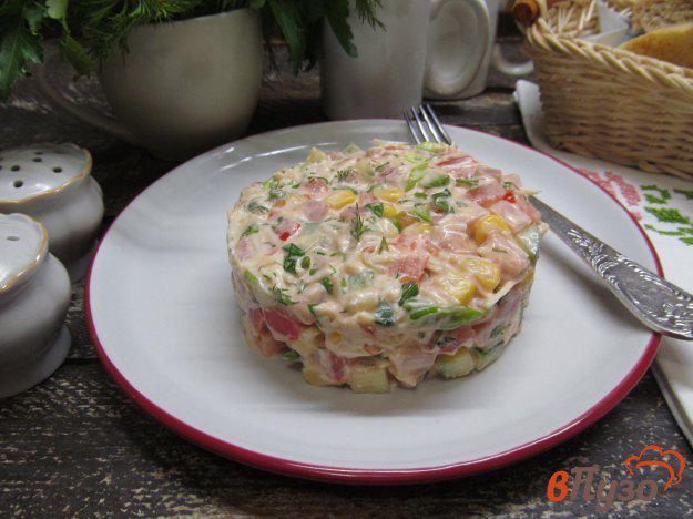 фото рецепта: Салат с кукурузой сыром и овощами