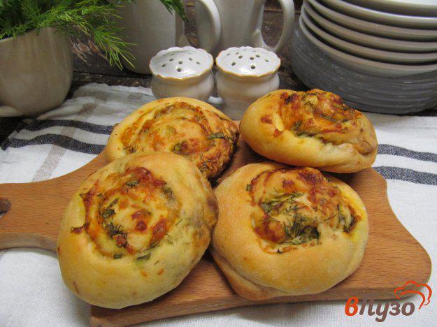 фото рецепта: Дрожжевые булочки с тыквой луком и сыром