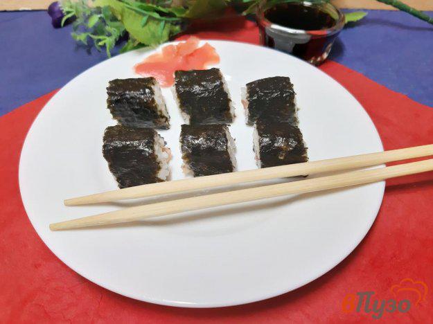 фото рецепта: Суши с тунцом и маринованным огурцом