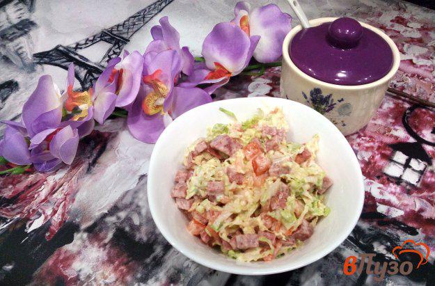 фото рецепта: Салат с пекинской капустой и колбасой