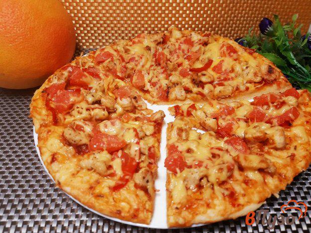 фото рецепта: Пицца с курицей, грейпфрутом и болгарским перцем