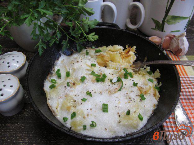 фото рецепта: Омлет из яичного белка с картофелем и капустой